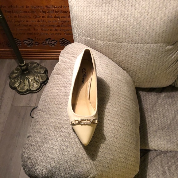 Shoes - Picture 3 of 4